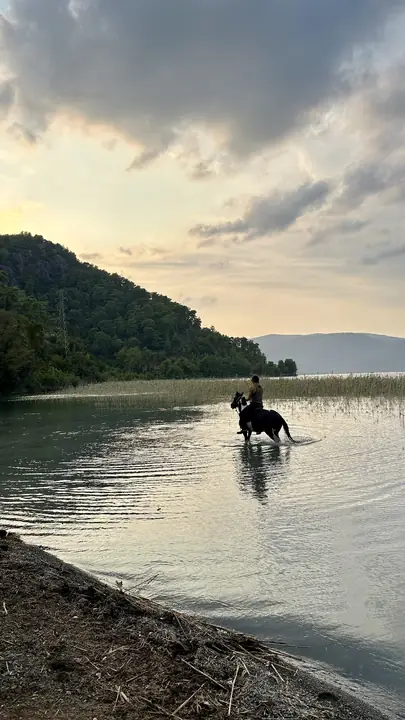 On horseback by the lake, Çandır